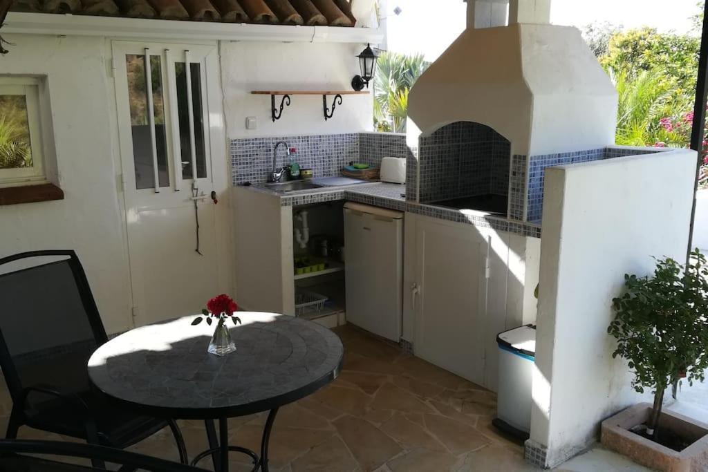 Tiny House 12M2 In Holiday Park With 55 M2 Pool Tolox Extérieur photo